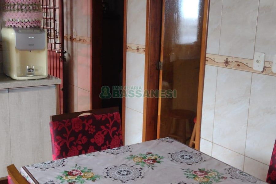 Casa com 140m², 3 dormitórios, -3 vaga, no bairro Centenário em Caxias do Sul para Comprar