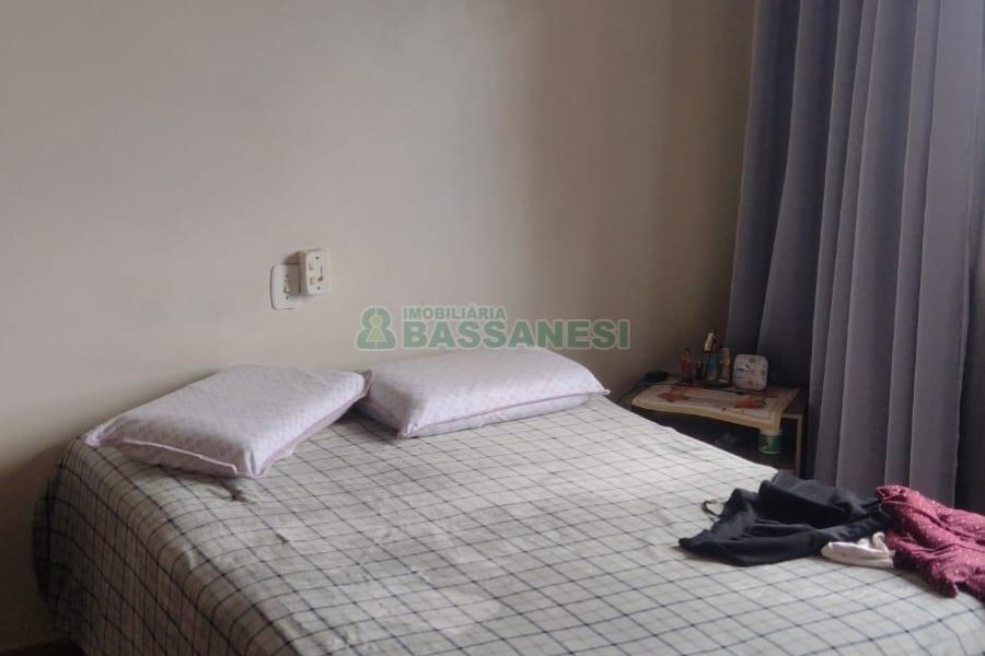 Casa com 140m², 3 dormitórios, -3 vaga, no bairro Centenário em Caxias do Sul para Comprar