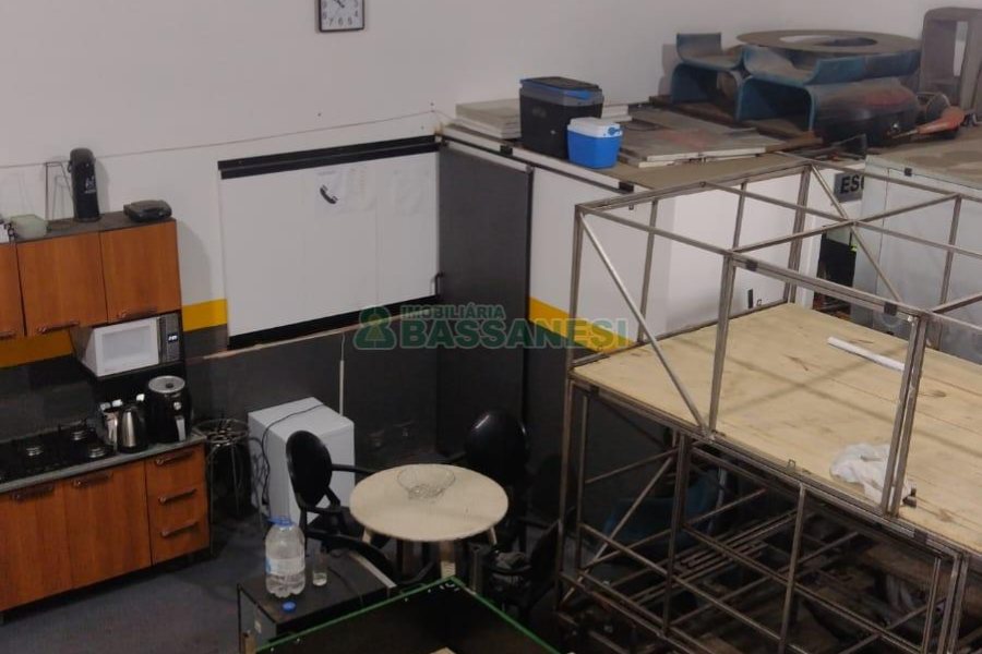 Casa com 140m², 3 dormitórios, -3 vaga, no bairro Centenário em Caxias do Sul para Comprar