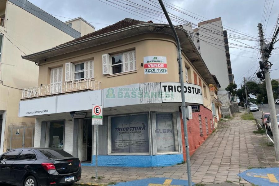 Casa Comercial com 300m², no bairro Centro em Caxias do Sul para Comprar