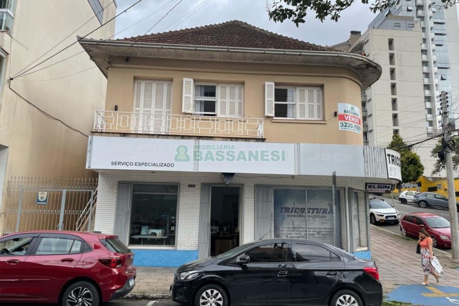 Casa Comercial com 300m², no bairro Centro em Caxias do Sul para Comprar