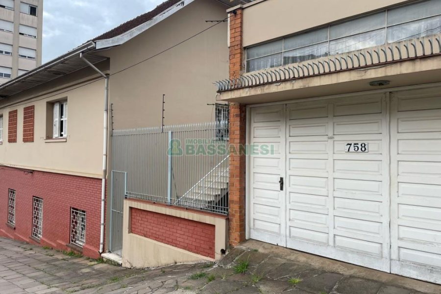 Casa Comercial com 300m², no bairro Centro em Caxias do Sul para Comprar