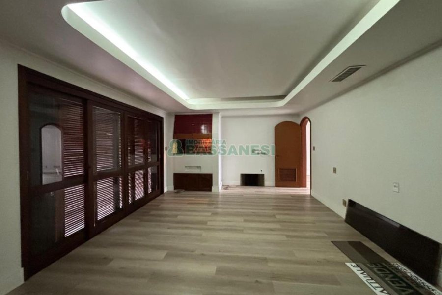 Apartamento com 382m², 3 dormitórios, 5 vagas, no bairro Panazzolo em Caxias do Sul para Alugar