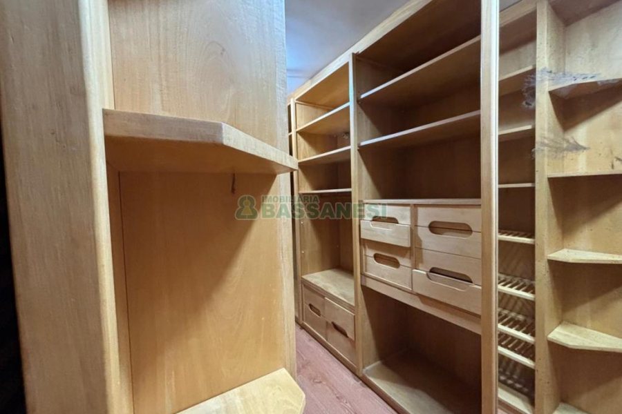 Apartamento com 382m², 3 dormitórios, 5 vagas, no bairro Panazzolo em Caxias do Sul para Alugar