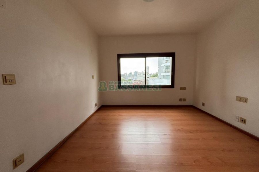 Apartamento com 382m², 3 dormitórios, 5 vagas, no bairro Panazzolo em Caxias do Sul para Alugar