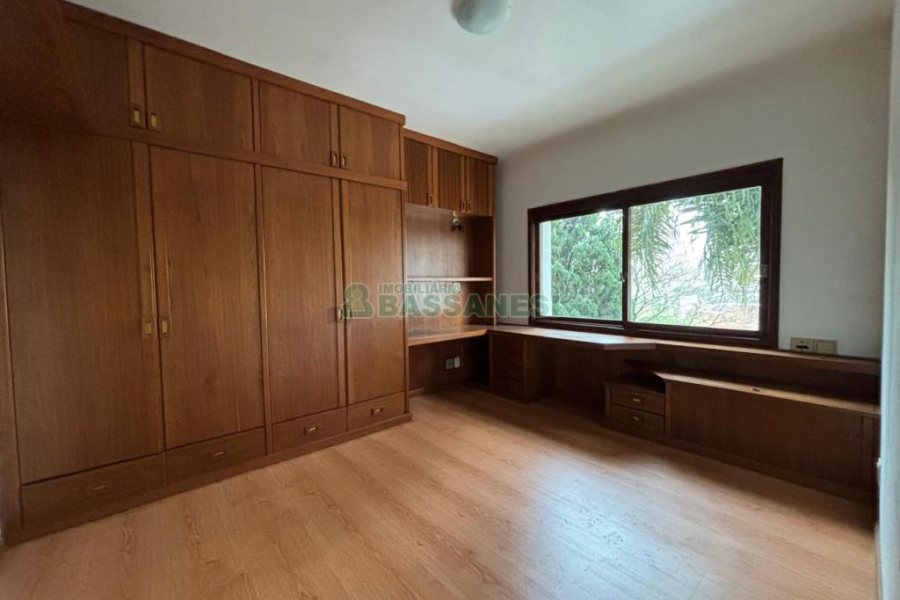 Apartamento com 382m², 3 dormitórios, 5 vagas, no bairro Panazzolo em Caxias do Sul para Alugar