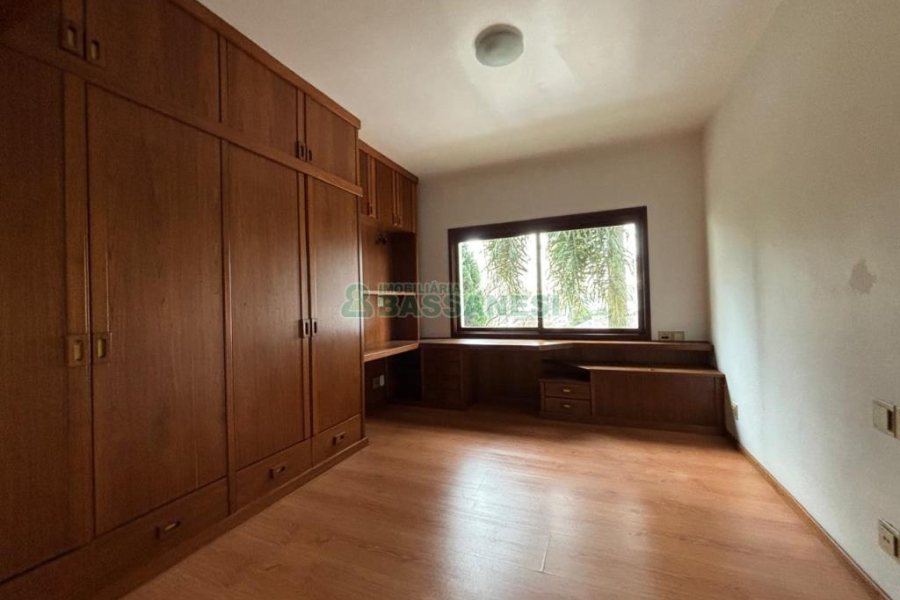 Apartamento com 382m², 3 dormitórios, 5 vagas, no bairro Panazzolo em Caxias do Sul para Alugar