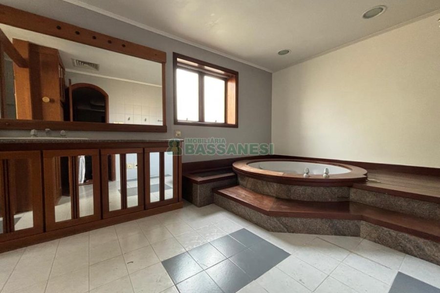 Apartamento com 382m², 3 dormitórios, 5 vagas, no bairro Panazzolo em Caxias do Sul para Alugar