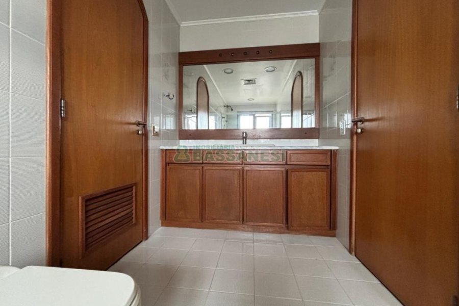 Apartamento com 382m², 3 dormitórios, 5 vagas, no bairro Panazzolo em Caxias do Sul para Alugar