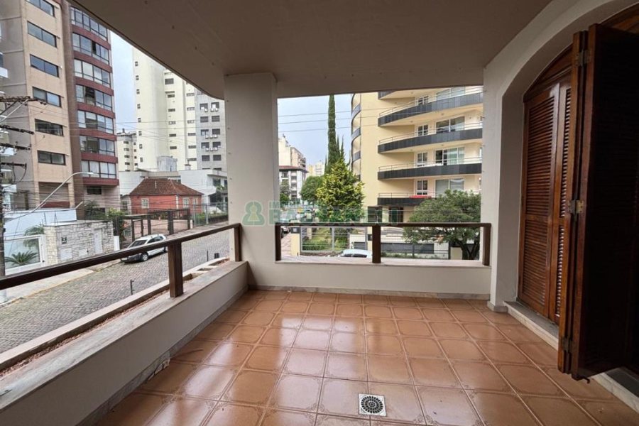 Apartamento com 382m², 3 dormitórios, 5 vagas, no bairro Panazzolo em Caxias do Sul para Alugar