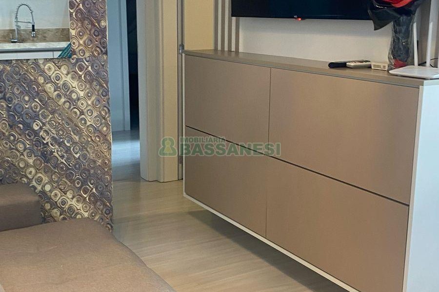 Apto Mobiliado com 58m², 2 dormitórios, 1 vaga, no bairro Panazzolo em Caxias do Sul para Comprar