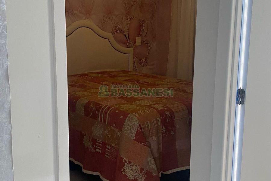 Apto Mobiliado com 58m², 2 dormitórios, 1 vaga, no bairro Panazzolo em Caxias do Sul para Comprar