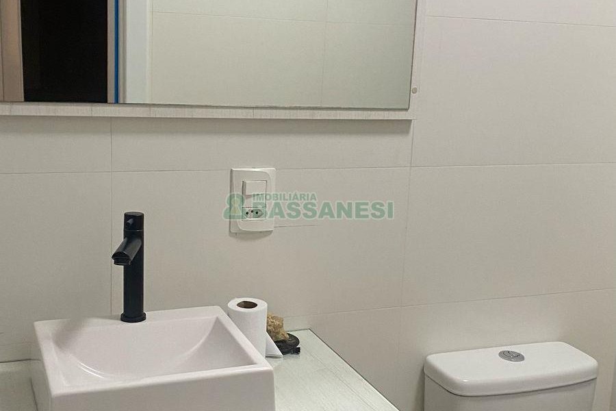 Apto Mobiliado com 58m², 2 dormitórios, 1 vaga, no bairro Panazzolo em Caxias do Sul para Comprar