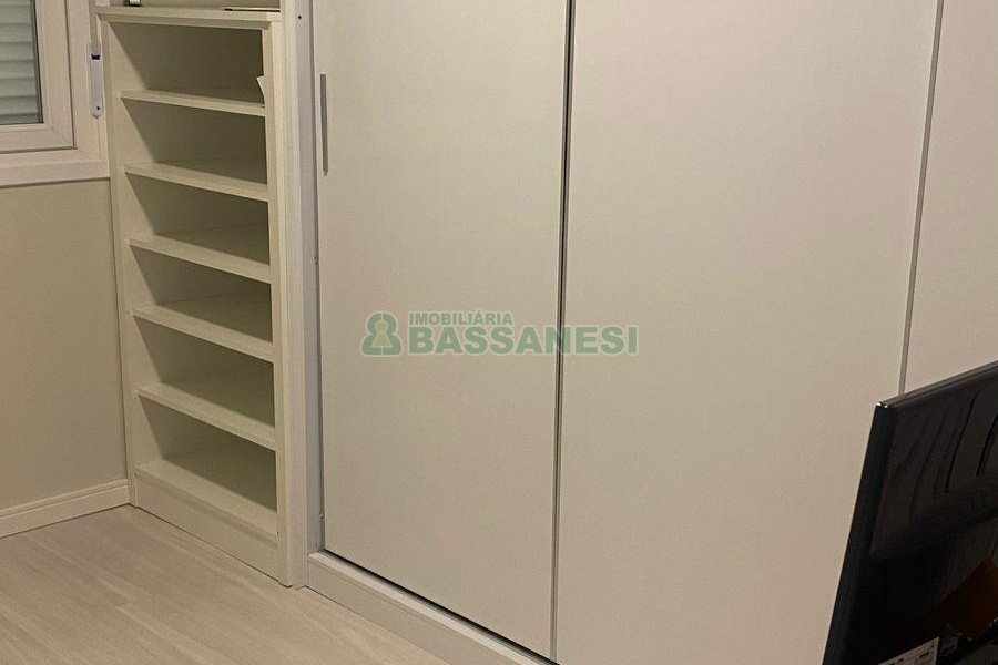 Apto Mobiliado com 58m², 2 dormitórios, 1 vaga, no bairro Panazzolo em Caxias do Sul para Comprar