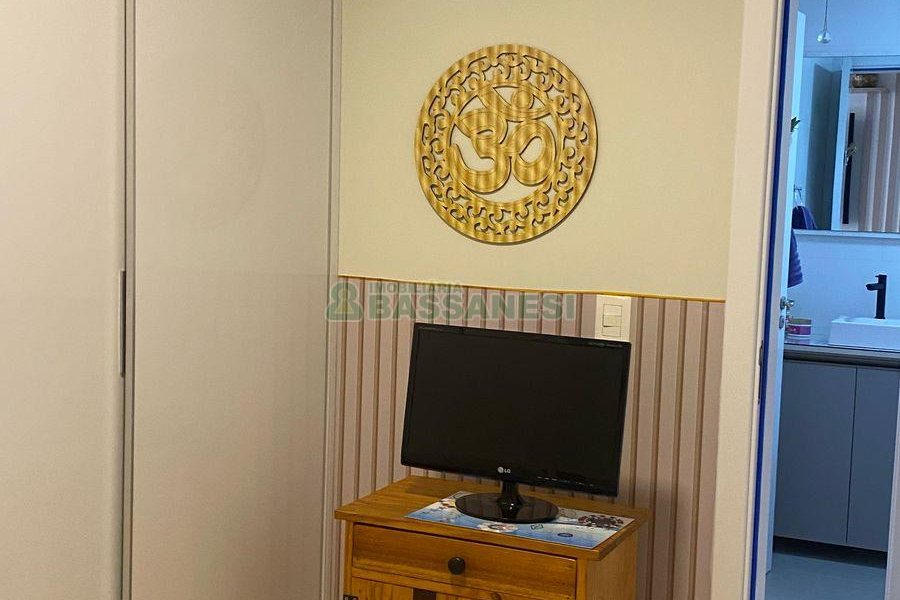 Apto Mobiliado com 58m², 2 dormitórios, 1 vaga, no bairro Panazzolo em Caxias do Sul para Comprar