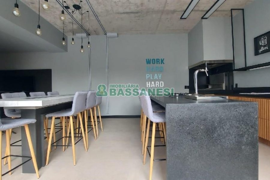 Apto Mobiliado com 58m², 2 dormitórios, 1 vaga, no bairro Panazzolo em Caxias do Sul para Comprar