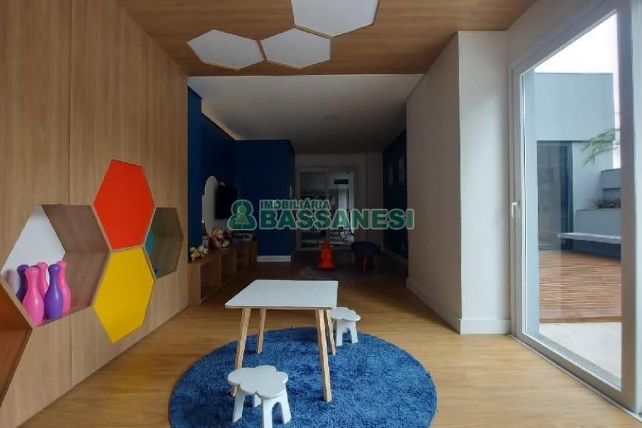 Apto Mobiliado com 58m², 2 dormitórios, 1 vaga, no bairro Panazzolo em Caxias do Sul para Comprar