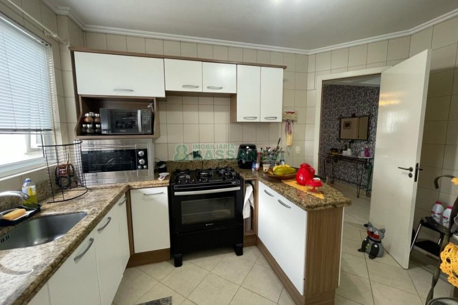 Apartamento com 103m², 3 dormitórios, 2 vagas, no bairro Rio Branco em Caxias do Sul para Comprar