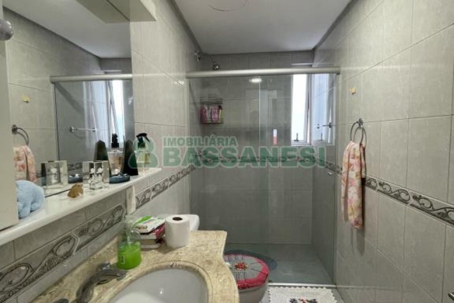 Apartamento com 103m², 3 dormitórios, 2 vagas, no bairro Rio Branco em Caxias do Sul para Comprar