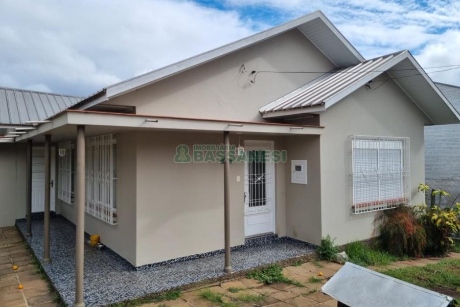 Casa com 220m², 3 dormitórios, 2 vagas, no bairro Kayser em Caxias do Sul para Comprar