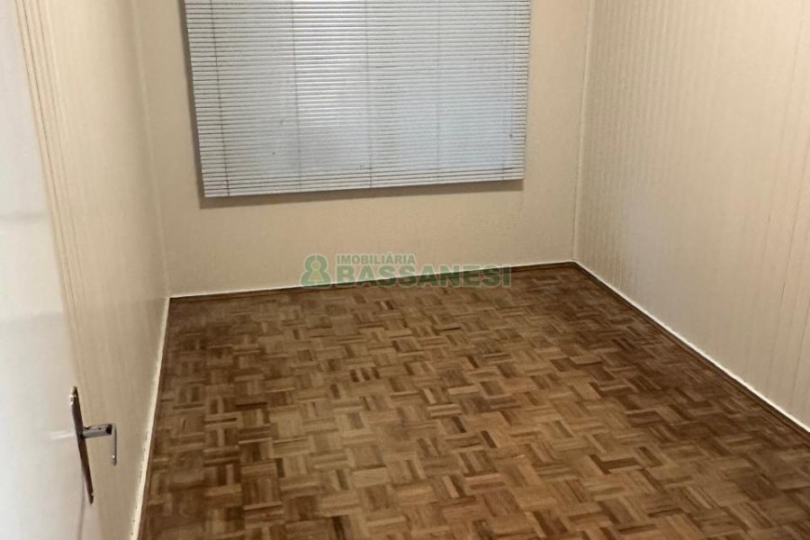 Casa com 220m², 3 dormitórios, 2 vagas, no bairro Kayser em Caxias do Sul para Comprar