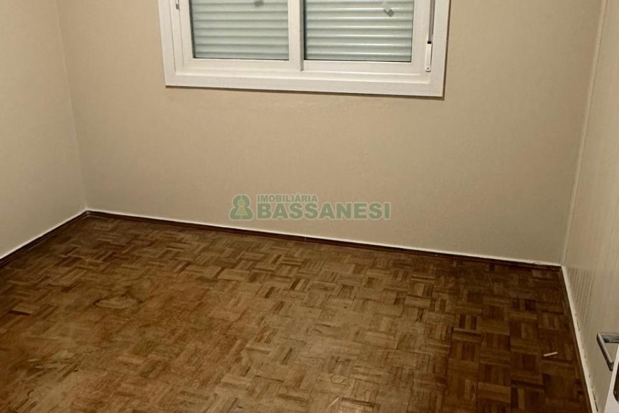 Casa com 220m², 3 dormitórios, 2 vagas, no bairro Kayser em Caxias do Sul para Comprar