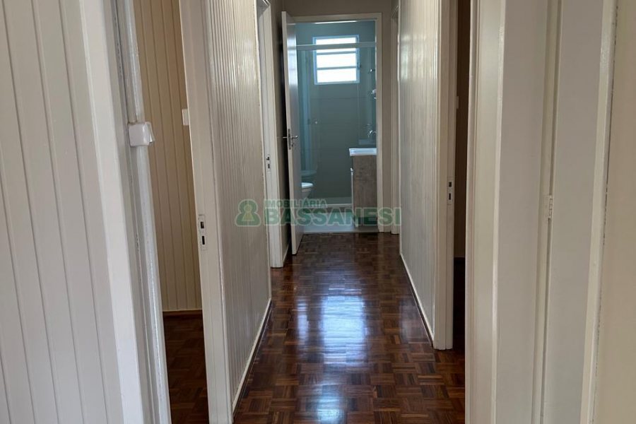Casa com 220m², 4 dormitórios, 2 vagas, no bairro Kayser em Caxias do Sul para Comprar