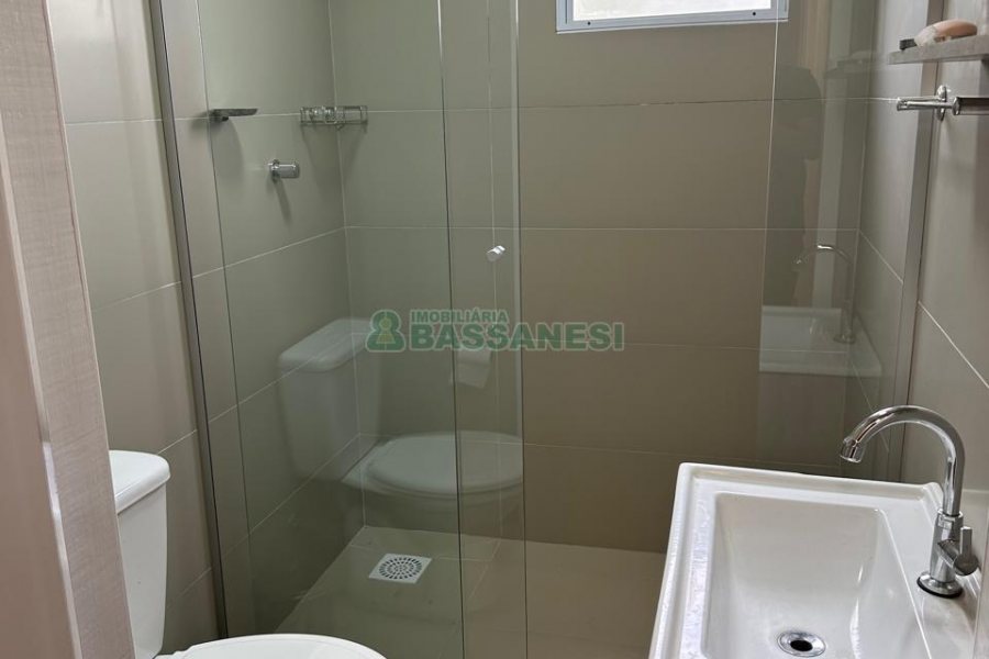 Casa com 220m², 4 dormitórios, 2 vagas, no bairro Kayser em Caxias do Sul para Comprar