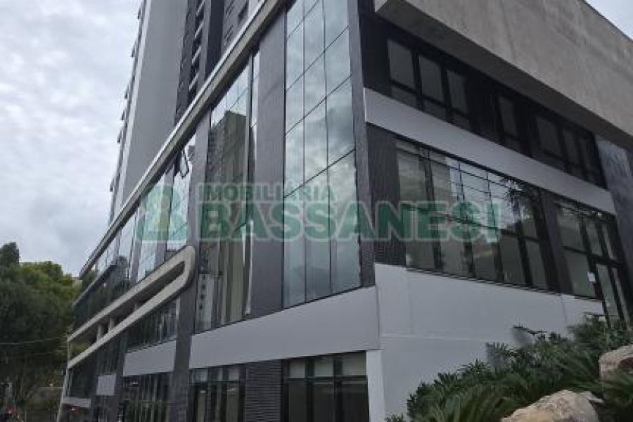 Sala com 89m², 1 vaga, no bairro Exposição em Caxias do Sul para Comprar