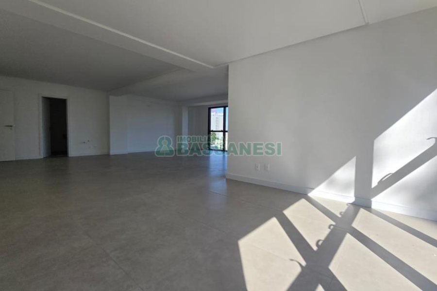 Sala com 89m², 1 vaga, no bairro Exposição em Caxias do Sul para Comprar