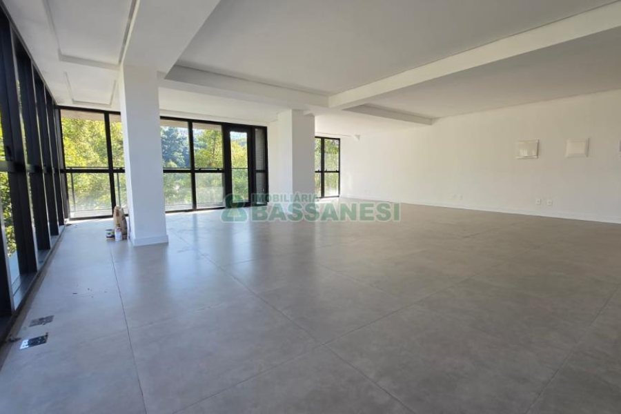 Sala com 89m², 1 vaga, no bairro Exposição em Caxias do Sul para Comprar