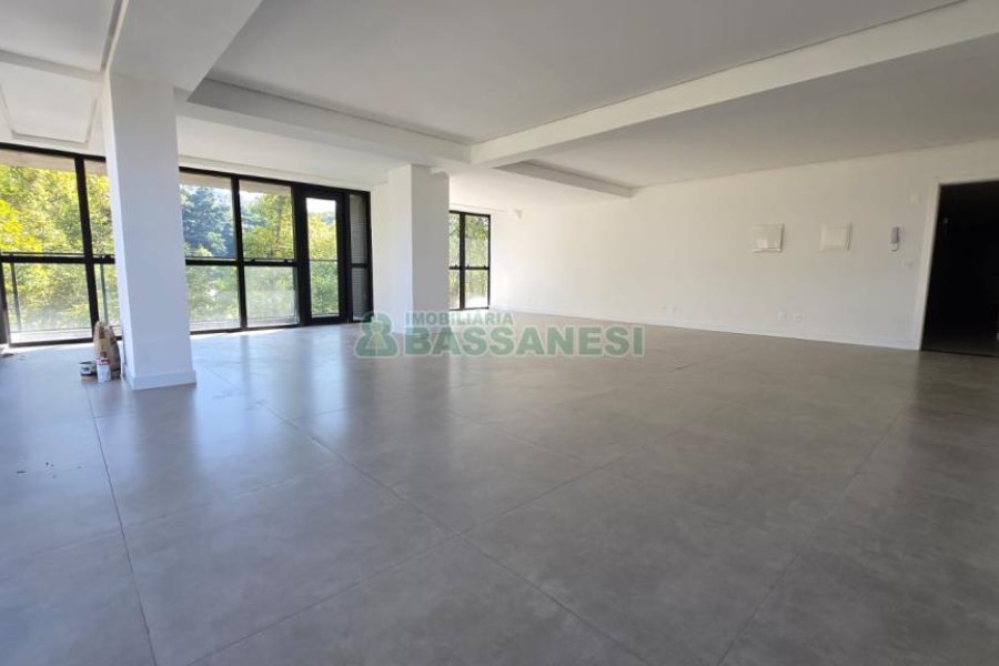 Sala com 89m², 1 vaga, no bairro Exposição em Caxias do Sul para Comprar