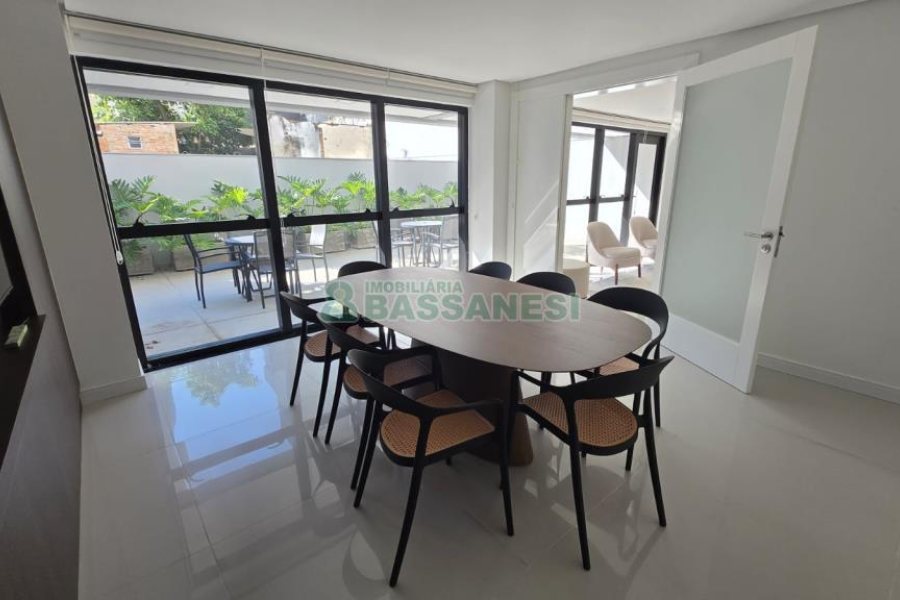 Sala com 89m², 1 vaga, no bairro Exposição em Caxias do Sul para Comprar