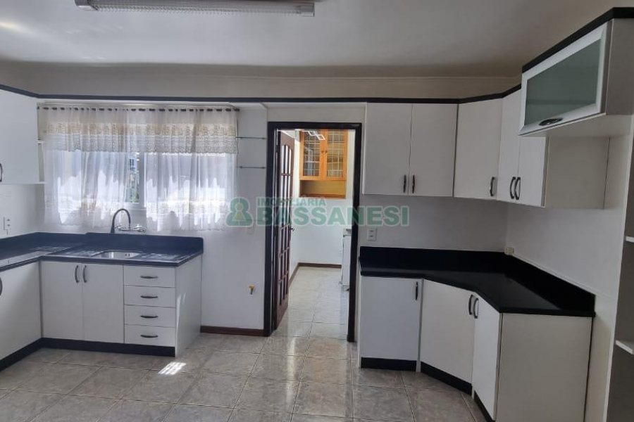 Apartamento com 118m², 3 dormitórios, 1 vaga, no bairro Lourdes em Caxias do Sul para Comprar