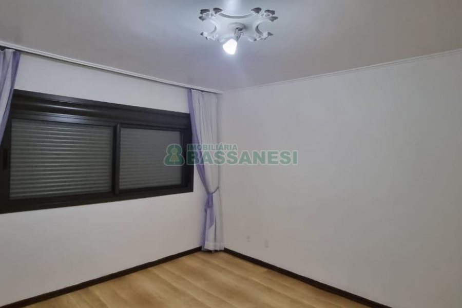 Apartamento com 118m², 3 dormitórios, 1 vaga, no bairro Lourdes em Caxias do Sul para Comprar