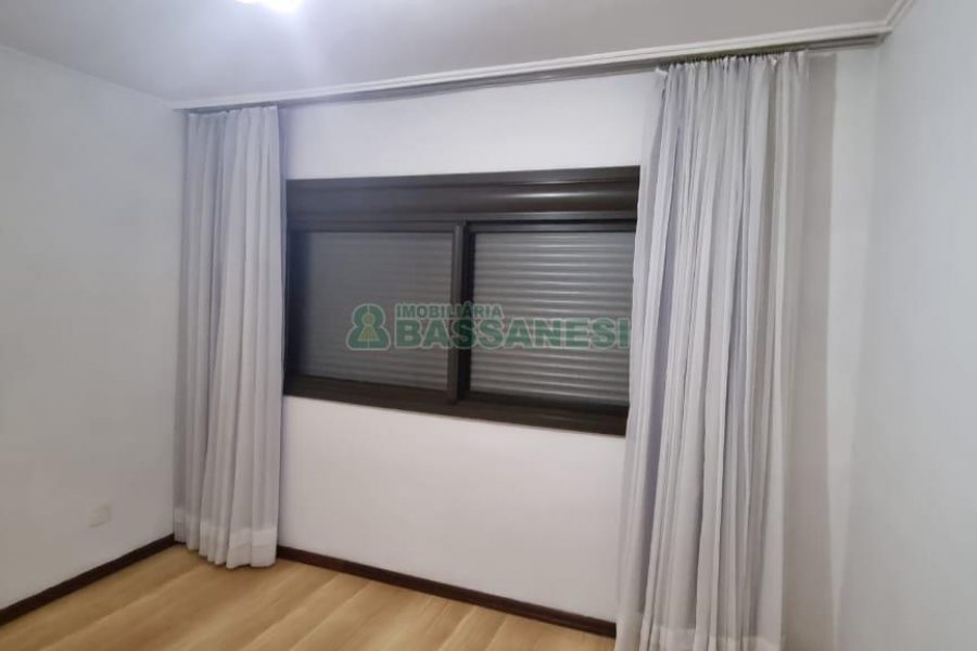 Apartamento com 118m², 3 dormitórios, 1 vaga, no bairro Lourdes em Caxias do Sul para Comprar