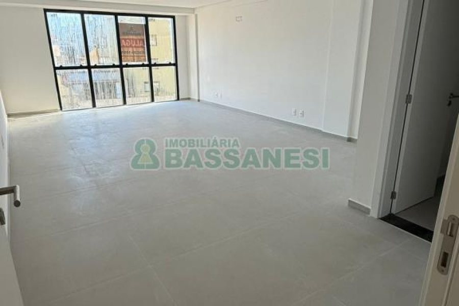 Sala com 36m², 1 vaga, no bairro Exposição em Caxias do Sul para Alugar