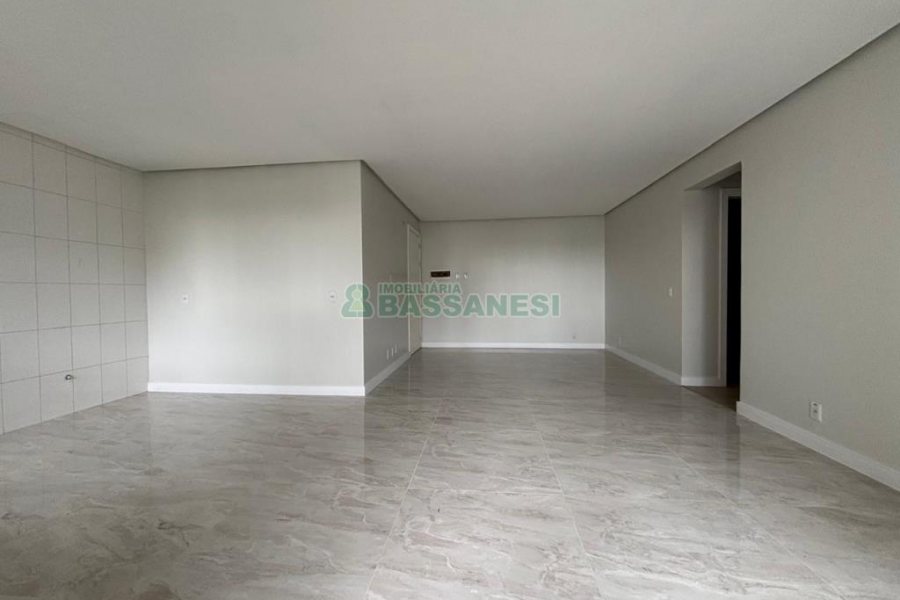 Apartamento com 133m², 3 dormitórios, 1 vaga, no bairro Madureira em Caxias do Sul para Alugar