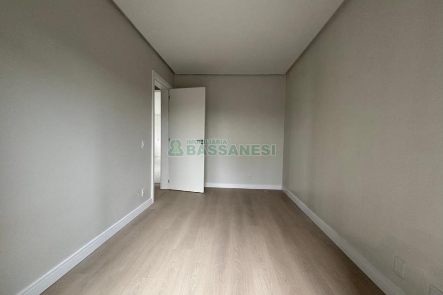 Apartamento com 133m², 3 dormitórios, 1 vaga, no bairro Madureira em Caxias do Sul para Alugar