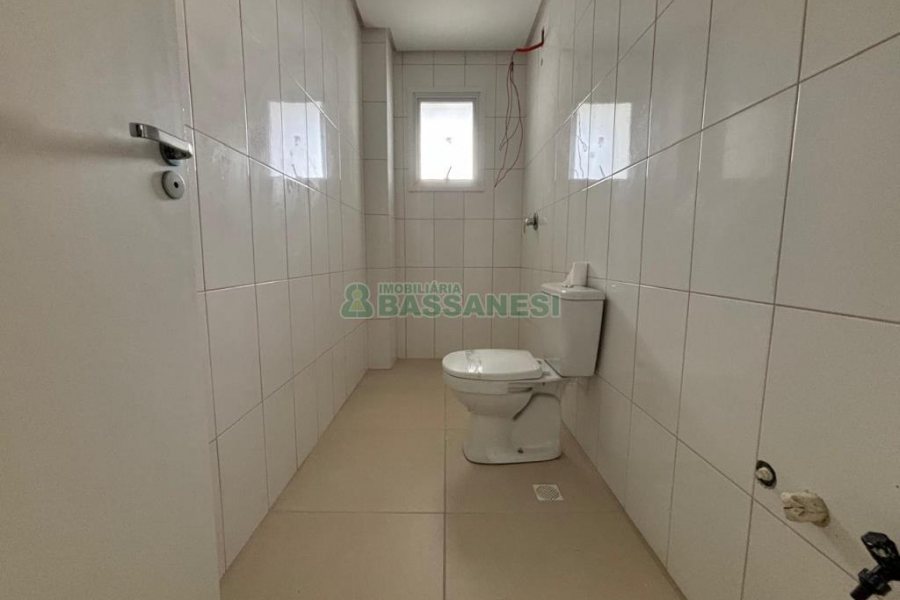 Apartamento com 133m², 3 dormitórios, 1 vaga, no bairro Madureira em Caxias do Sul para Alugar