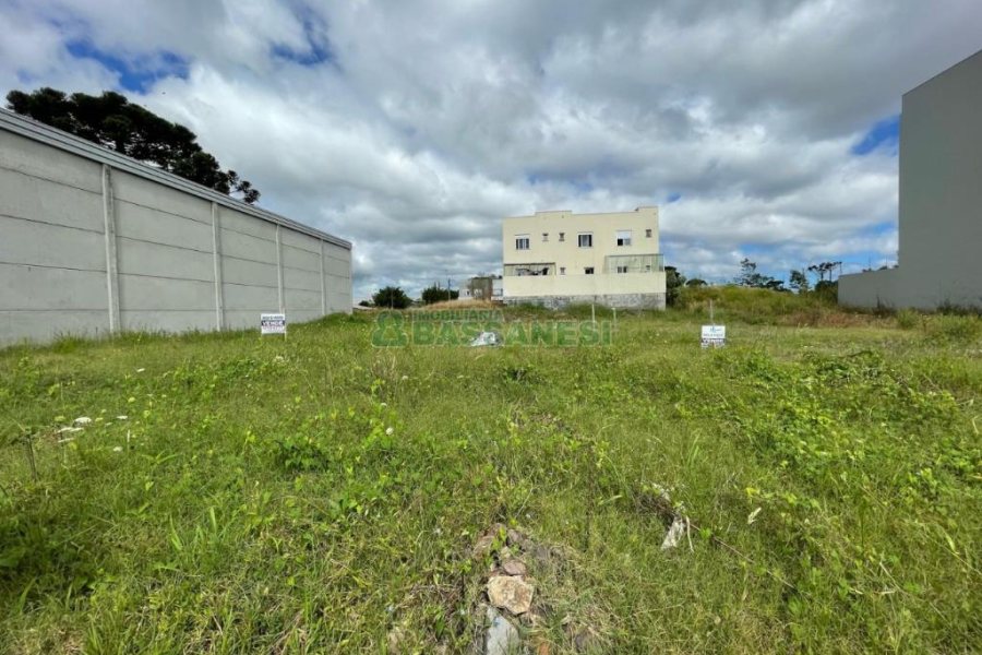 Terreno com 672m², no bairro São Virgílio em Caxias do Sul para Comprar