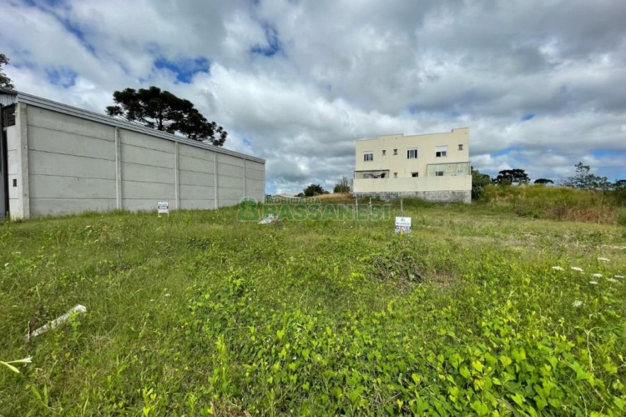 Terreno com 672m², no bairro São Virgílio em Caxias do Sul para Comprar