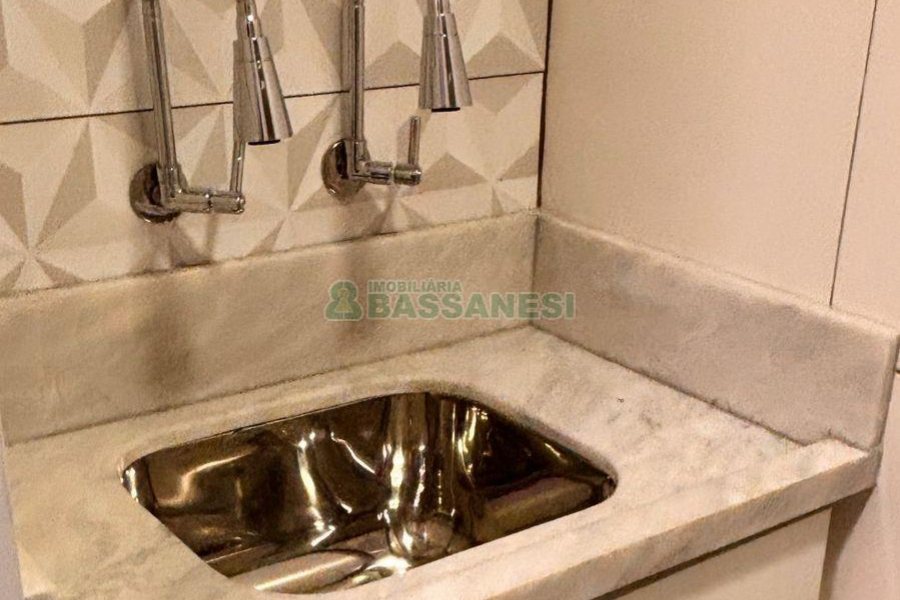 Apto Mobiliado com 42m², 1 dormitório, 1 vaga, no bairro Lourdes em Caxias do Sul para Alugar