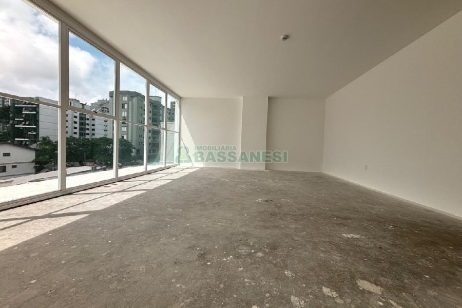Sala com 41m², 1 vaga, no bairro Lourdes em Caxias do Sul para Comprar