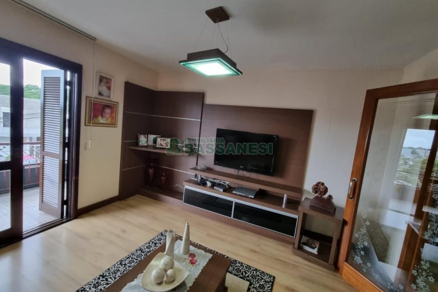 Casa com 255m², 4 dormitórios, 4 vagas, no bairro Diamantino em Caxias do Sul para Comprar