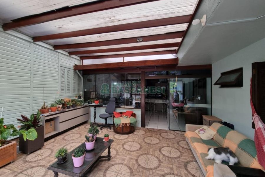 Casa com 255m², 4 dormitórios, 4 vagas, no bairro Diamantino em Caxias do Sul para Comprar