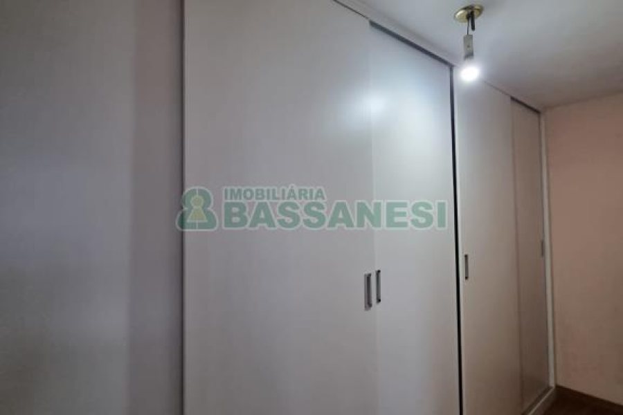 Casa com 255m², 4 dormitórios, 4 vagas, no bairro Diamantino em Caxias do Sul para Comprar