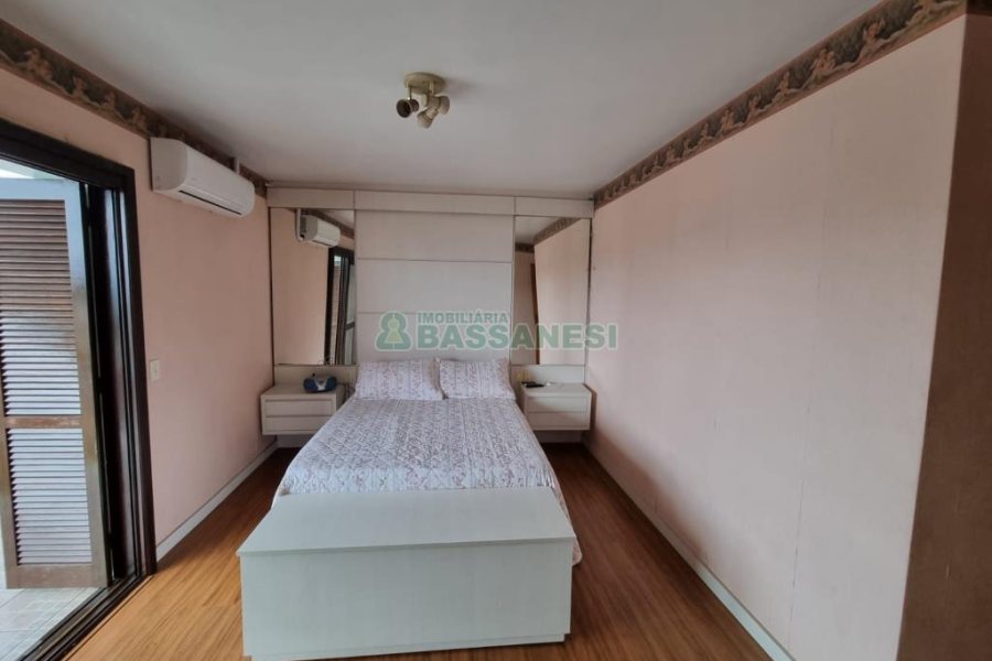 Casa com 255m², 4 dormitórios, 4 vagas, no bairro Diamantino em Caxias do Sul para Comprar