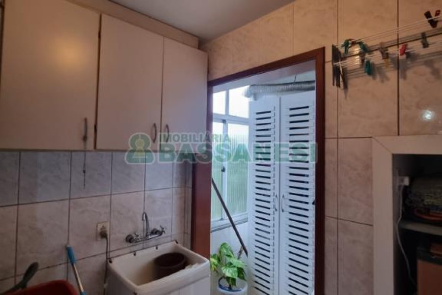 Casa com 255m², 4 dormitórios, 4 vagas, no bairro Diamantino em Caxias do Sul para Comprar