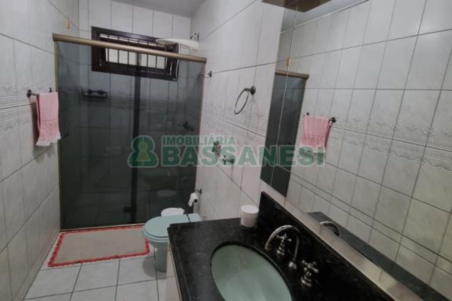 Casa com 255m², 4 dormitórios, 4 vagas, no bairro Diamantino em Caxias do Sul para Comprar